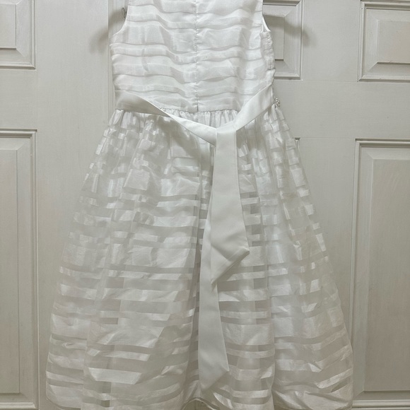 Beautiful white gown!!! - Picture 5 of 5